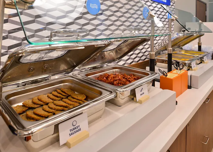 Holiday Inn Express & Suites Bradley Airport By Ihg